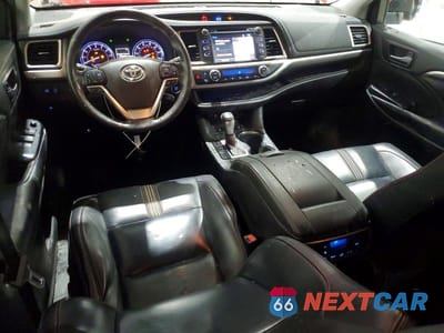 Zdjęcie 8 z 14 samochodu: 2019 TOYOTA HIGHLANDER SE VIN:5TDJZRFH6KS602798 - miniatura