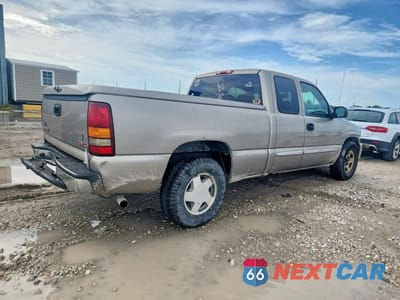 Trzecie zdjęcie samochodu z tyłu: 2003 GMC NEW SIERRA C1500 VIN:2GTEC19V031330098 - miniatura