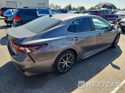 Trzecie zdjęcie samochodu z tyłu: 2024 TOYOTA CAMRY SE VIN:4T1G11AK5RU856493 - miniatura
