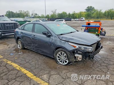 Czwarte zdjęcie samochodu z boku: 2022 KIA FORTE FE VIN:3KPF24AD4NE503476 - miniatura