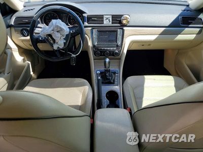 Zdjęcie 8 z 12 samochodu: 2016 VOLKSWAGEN PASSAT SE VIN:1VWBT7A33GC045568 - miniatura
