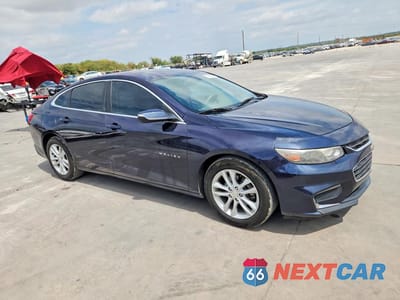 Czwarte zdjęcie samochodu z boku: 2017 CHEVROLET MALIBU LT VIN:1G1ZE5STXHF260694 - miniatura