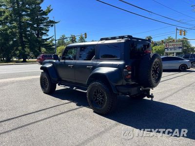 Czwarte zdjęcie samochodu z boku: 2022 FORD BRONCO RAPTOR VIN:1FMEE5JRXNLA50844 - miniatura