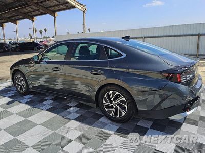 Drugie zdjęcie samochodu z przodu: 2026 HYUNDAI SONATA HYBRID BLUE VIN:KMHL24JJ6TA157712 - miniatura