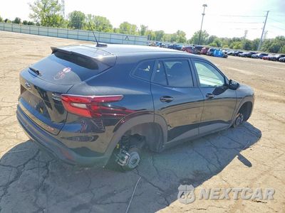 Trzecie zdjęcie samochodu z tyłu: 2025 CHEVROLET TRAX 1RS VIN:KL77LGEP7SC265839 - miniatura