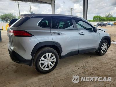 Trzecie zdjęcie samochodu z tyłu: 2025 TOYOTA COROLLA CROSS L VIN:7MUAAAAG8SV129922 - miniatura