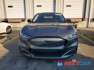 Piąte zdjęcie samochodu w środku: 2023 FORD MUSTANG MACH-E PREMIUM VIN:3FMTK3SU3PMA97979 - miniatura