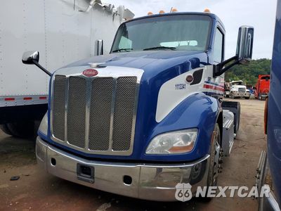 2017 PETERBILT 579 SEMI TRUCK 1XPBDP9X2HD432145 - główne zdjęcie licytacji z USA - miniatura
