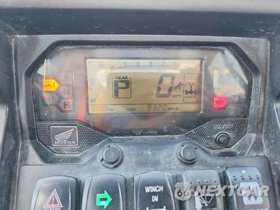 Zdjęcie 8 z 10 samochodu: 2020 HONDA SXS1000 UTILITY VEHICLE VIN:1HFVE051XL4100859 - miniatura
