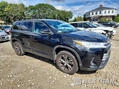 Czwarte zdjęcie samochodu z boku: 2018 TOYOTA HIGHLANDER LE VIN:5TDBZRFH4JS844086 - miniatura