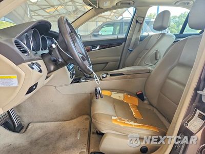 Zdjęcie 7 z 12 samochodu: 2014 MERCEDES-BENZ C 250 VIN:WDDGF4HBXER313379 - miniatura