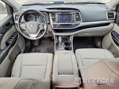 Zdjęcie 8 z 12 samochodu: 2017 TOYOTA HIGHLANDER LE PLUS VIN:5TDZZRFH1HS229827 - miniatura