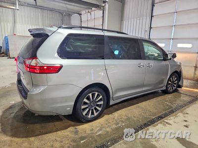 Trzecie zdjęcie samochodu z tyłu: 2018 TOYOTA SIENNA LIMITED 7-PASSENGER VIN:5TDDZ3DC5JS208757 - miniatura
