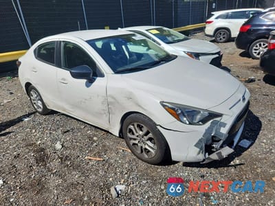 Czwarte zdjęcie samochodu z boku: 2017 TOYOTA YARIS IA BASE VIN:3MYDLBYV5HY176758 - miniatura