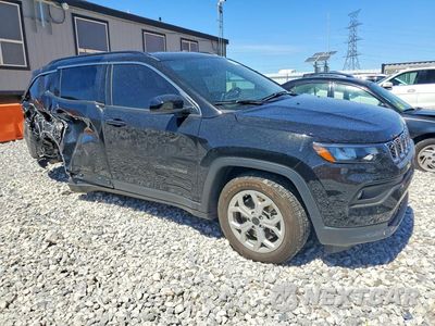 Czwarte zdjęcie samochodu z boku: 2025 JEEP COMPASS LATITUDE VIN:3C4NJDBN4ST570642 - miniatura