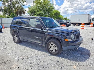 Czwarte zdjęcie samochodu z boku: 2016 JEEP PATRIOT SPORT VIN:1C4NJPBA6GD693175 - miniatura