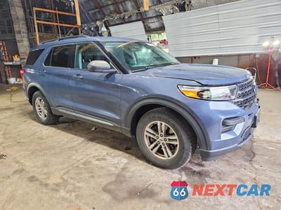 Czwarte zdjęcie samochodu z boku: 2021 FORD EXPLORER XLT VIN:1FMSK8DHXMGA90350 - miniatura