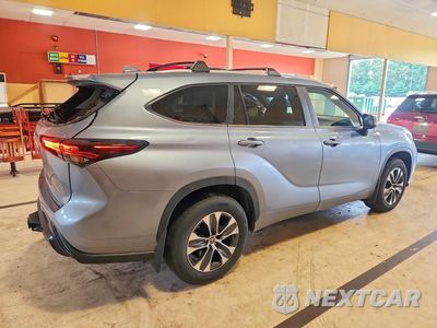Trzecie zdjęcie samochodu z tyłu: 2024 TOYOTA HIGHLANDER XLE VIN:5TDKDRBH3RS561792 - miniatura