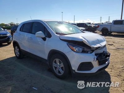 Czwarte zdjęcie samochodu z boku: 2020 CHEVROLET TRAX LS VIN:3GNCJKSB5LL128544 - miniatura