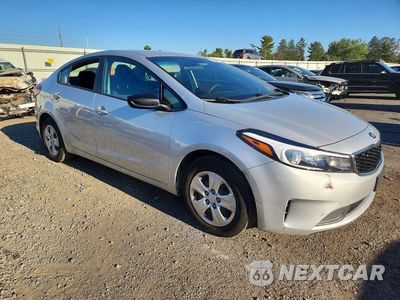 Czwarte zdjęcie samochodu z boku: 2017 KIA FORTE LX VIN:3KPFL4A78HE084950 - miniatura
