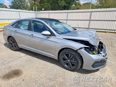 Czwarte zdjęcie samochodu z boku: 2023 VOLKSWAGEN JETTA SE VIN:3VW7M7BU3PM055817 - miniatura