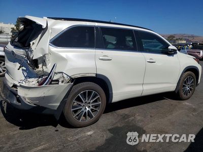 Trzecie zdjęcie samochodu z tyłu: 2017 TOYOTA HIGHLANDER SE VIN:5TDJZRFH0HS517027 - miniatura