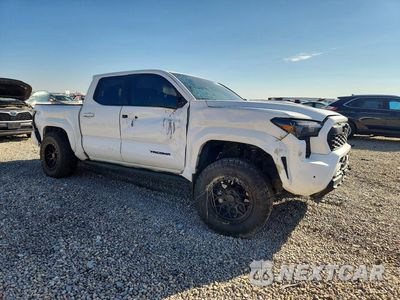 Czwarte zdjęcie samochodu z boku: 2024 TOYOTA TACOMA TRD SPORT VIN:3TYLB5JN3RT036455 - miniatura