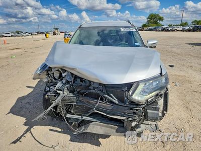 Piąte zdjęcie samochodu w środku: 2019 NISSAN ROGUE SV VIN:5N1AT2MT5KC704896 - miniatura