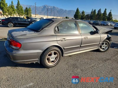 Trzecie zdjęcie samochodu z tyłu: 2003 HYUNDAI SONATA BASE VIN:KMHWF25SX3A787788 - miniatura