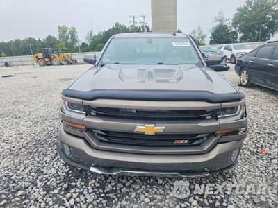 Piąte zdjęcie samochodu w środku: 2017 CHEVROLET SILVERADO K1500 LT VIN:1GCVKREC2HZ160699 - miniatura