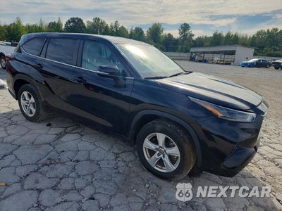 Czwarte zdjęcie samochodu z boku: 2024 TOYOTA HIGHLANDER LE VIN:5TDKDRAH4RS050710 - miniatura