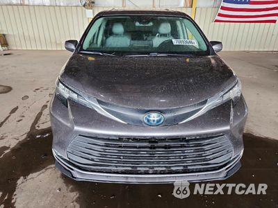 Piąte zdjęcie samochodu w środku: 2021 TOYOTA SIENNA XLE VIN:5TDYRKEC4MS062575 - miniatura