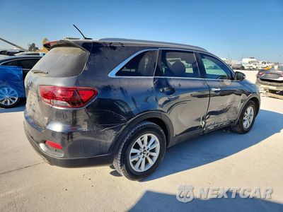 Trzecie zdjęcie samochodu z tyłu: 2020 KIA SORENTO LX VIN:5XYPG4A35LG627866 - miniatura