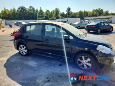 Czwarte zdjęcie samochodu z boku: 2012 NISSAN VERSA 1.8 S VIN:3N1BC1CP7CK272592 - miniatura