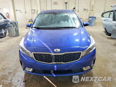 Piąte zdjęcie samochodu w środku: 2018 KIA FORTE S VIN:3KPFL4A73JE265492 - miniatura