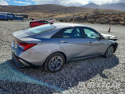 Trzecie zdjęcie samochodu z tyłu: 2024 HYUNDAI ELANTRA BLUE VIN:KMHLM4DJ3RU108237 - miniatura