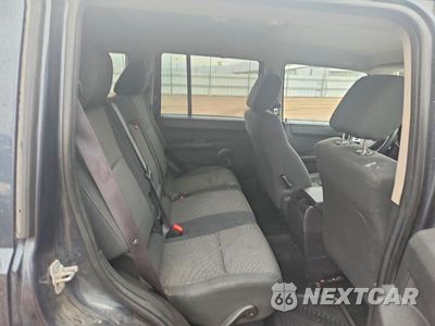 Zdjęcie 11 z 13 samochodu: 2008 JEEP COMMANDER SPORT VIN:1J8HG48K98C114271 - miniatura