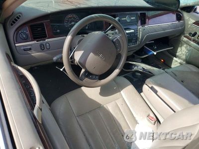 Zdjęcie 8 z 12 samochodu: 2005 LINCOLN TOWN CAR SIGNATURE VIN:1LNHM81W75Y617070 - miniatura