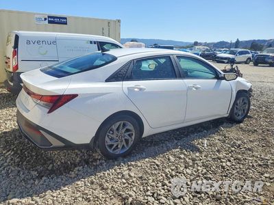 Trzecie zdjęcie samochodu z tyłu: 2024 HYUNDAI ELANTRA SEL VIN:KMHLM4DG7RU777325 - miniatura