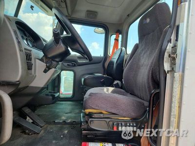 Zdjęcie 6 z 12 samochodu: 2017 PETERBILT 348 SEMI TRUCK VIN:1XP3AJ8X6HD430636 - miniatura