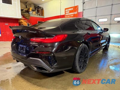 Czwarte zdjęcie samochodu z boku: 2020 BMW M850XI VIN:WBAGV8C01LBP48661 - miniatura