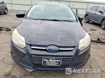 Piąte zdjęcie samochodu w środku: 2014 FORD FOCUS S VIN:1FADP3E24EL395045 - miniatura