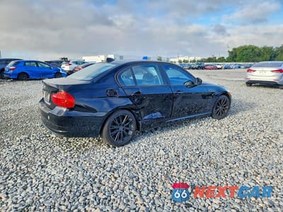 Trzecie zdjęcie samochodu z tyłu: 2010 BMW 328 XI SULEV VIN:WBAPK5C55AA646995 - miniatura