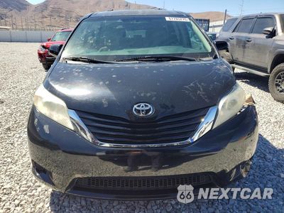 Piąte zdjęcie samochodu w środku: 2017 TOYOTA SIENNA LE VIN:5TDKZ3DC3HS769122 - miniatura