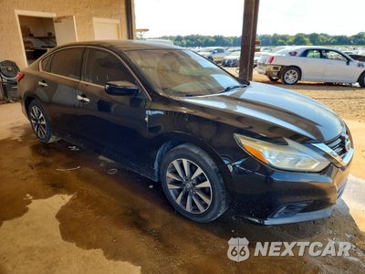 Czwarte zdjęcie samochodu z boku: 2017 NISSAN ALTIMA 2.5 SV VIN:1N4AL3AP0HC253960 - miniatura
