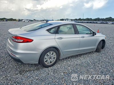 Trzecie zdjęcie samochodu z tyłu: 2019 FORD FUSION S VIN:3FA6P0G73KR194136 - miniatura