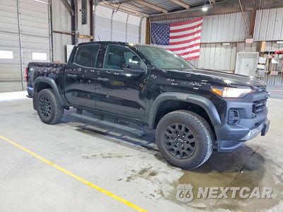 Czwarte zdjęcie samochodu z boku: 2024 CHEVROLET COLORADO TRAIL BOSS VIN:1GCPTEEK6R1172926 - miniatura