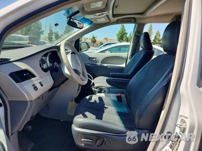 Zdjęcie 7 z 12 samochodu: 2014 TOYOTA SIENNA SPORT VIN:5TDXK3DC8ES422245 - miniatura