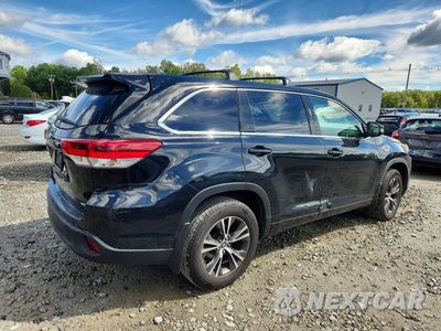Trzecie zdjęcie samochodu z tyłu: 2018 TOYOTA HIGHLANDER LE VIN:5TDBZRFH4JS844086 - miniatura