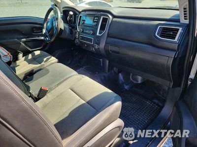 Zdjęcie 8 z 12 samochodu: 2018 NISSAN TITAN XD S VIN:1N6BA1C3XJN544086 - miniatura